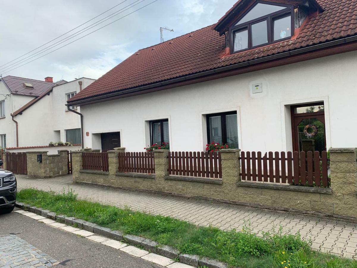Tolarova Apartman パルドゥビツェ エクステリア 写真